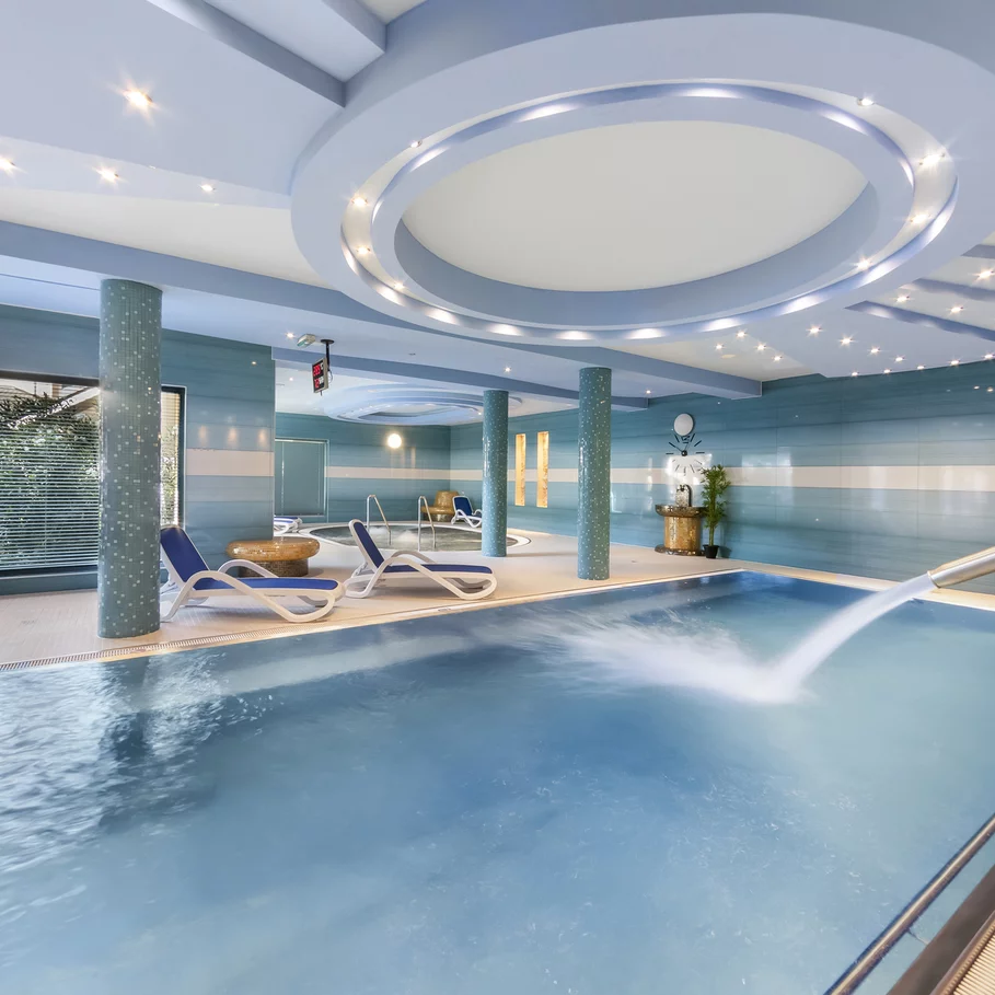 Wellness Orchidea - krytý bazén s protiprúdom Wellness Orchidea - krytý bazén s protiprúdom