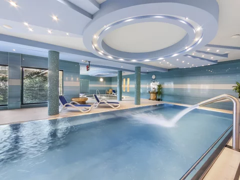 Wellness Orchidea - krytý bazén s protiprúdom Wellness Orchidea - krytý bazén s protiprúdom